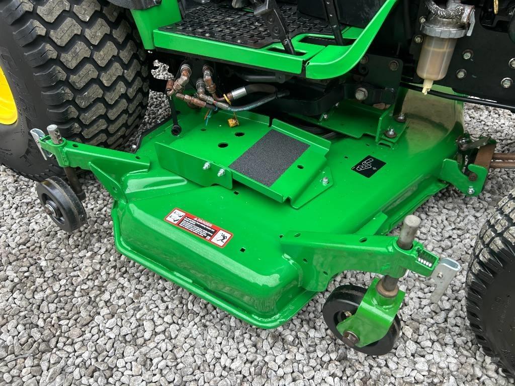 John Deere 2032R Manji traktori