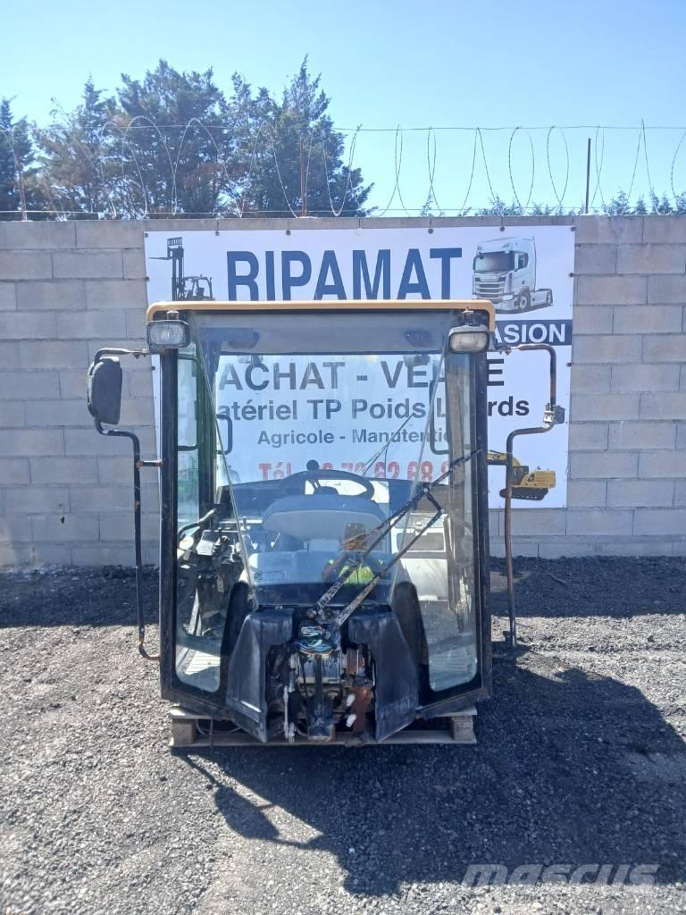 CAT 906 Kabine i unutrašnjost