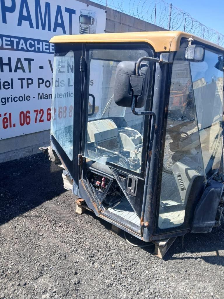 CAT 906 Kabine i unutrašnjost