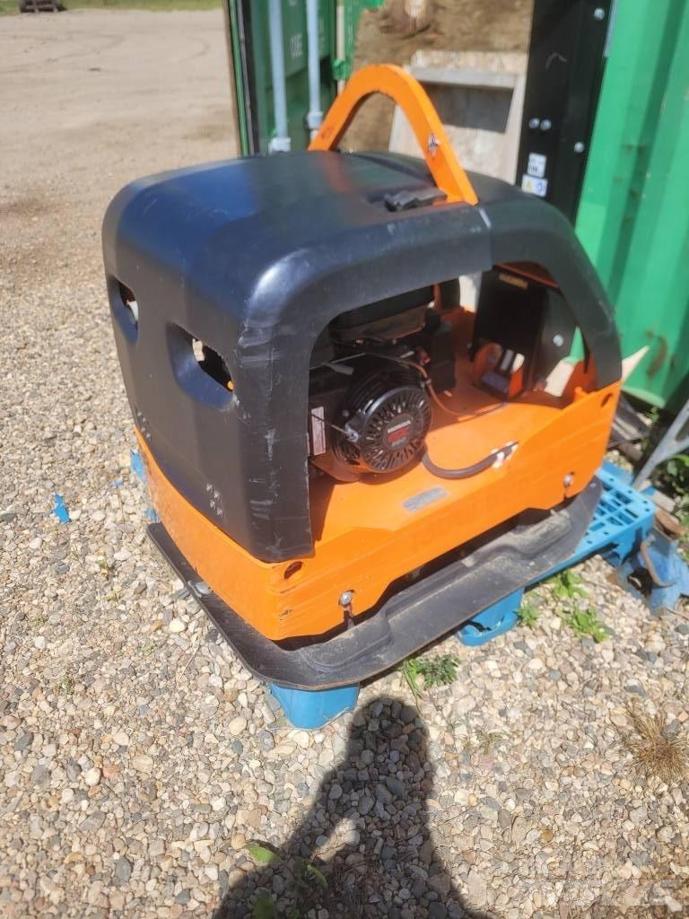 Atlas Copco RP400 Vučni vibracioni valjci
