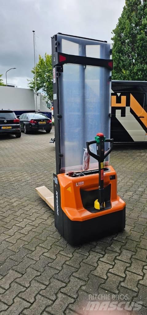 Doosan LSM 12 N Ručni električni viljuškar
