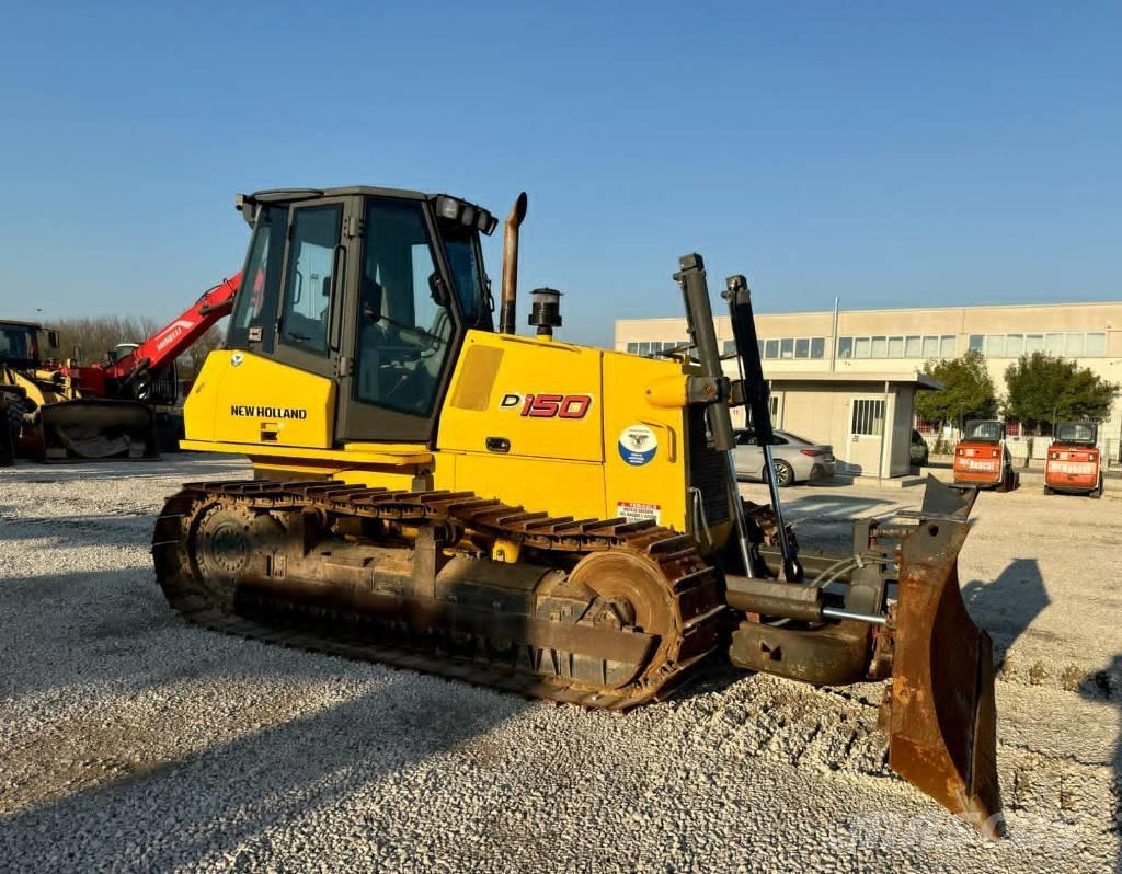 New Holland D 150 Buldožeri guseničari