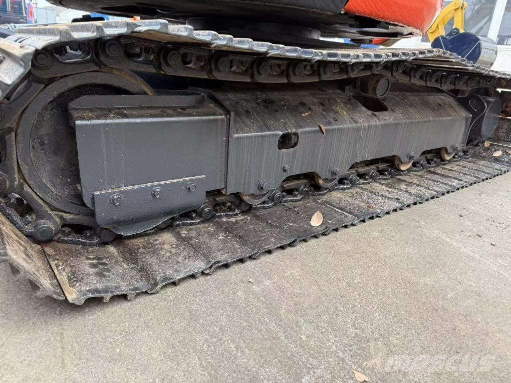 Kubota 163 Bageri guseničari