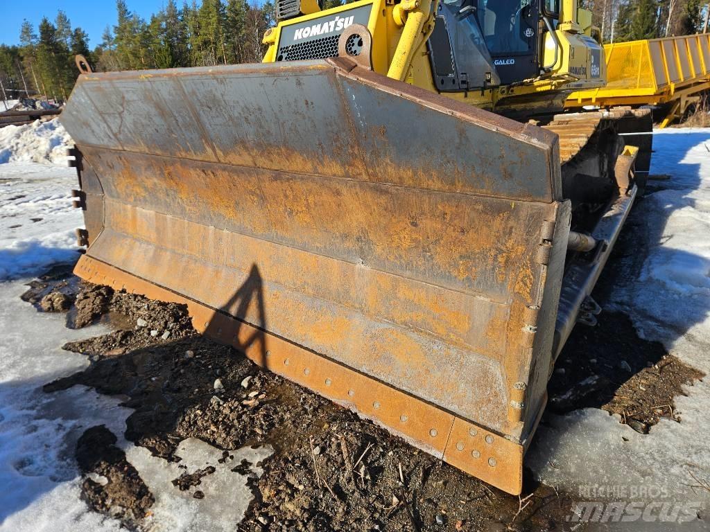 Komatsu D 65 PX Buldožeri guseničari