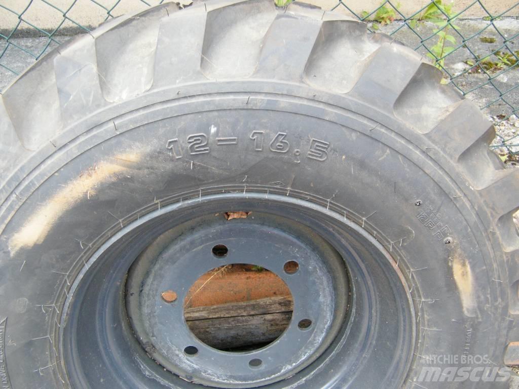 Kumho 12-16,5 Gume, točkovi i felne