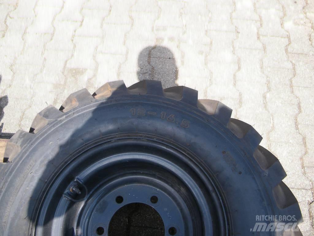 Kumho 12-16,5 Gume, točkovi i felne