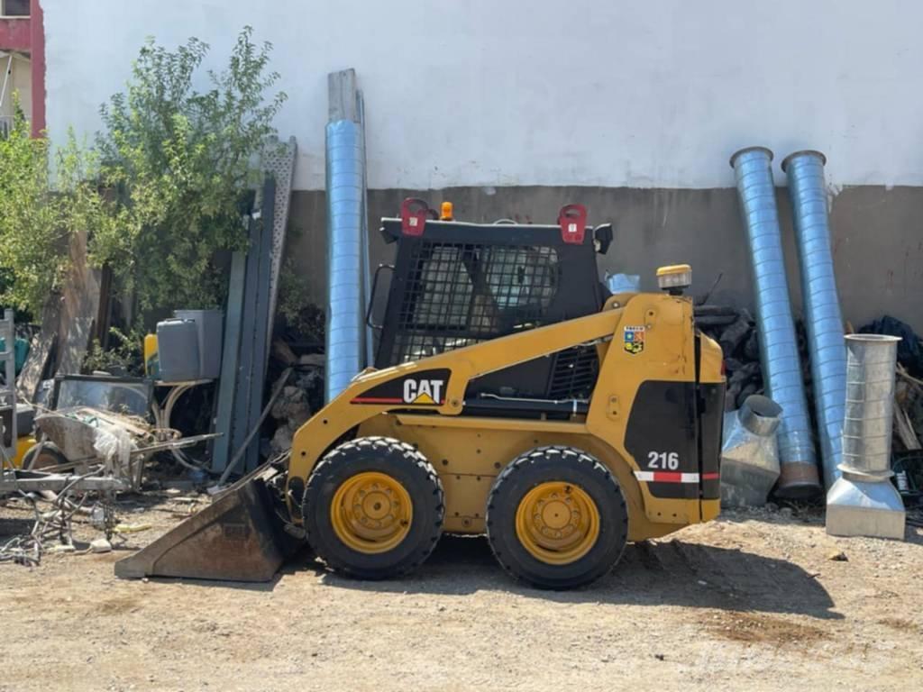 CAT 216 Skid steer mini utovarivači