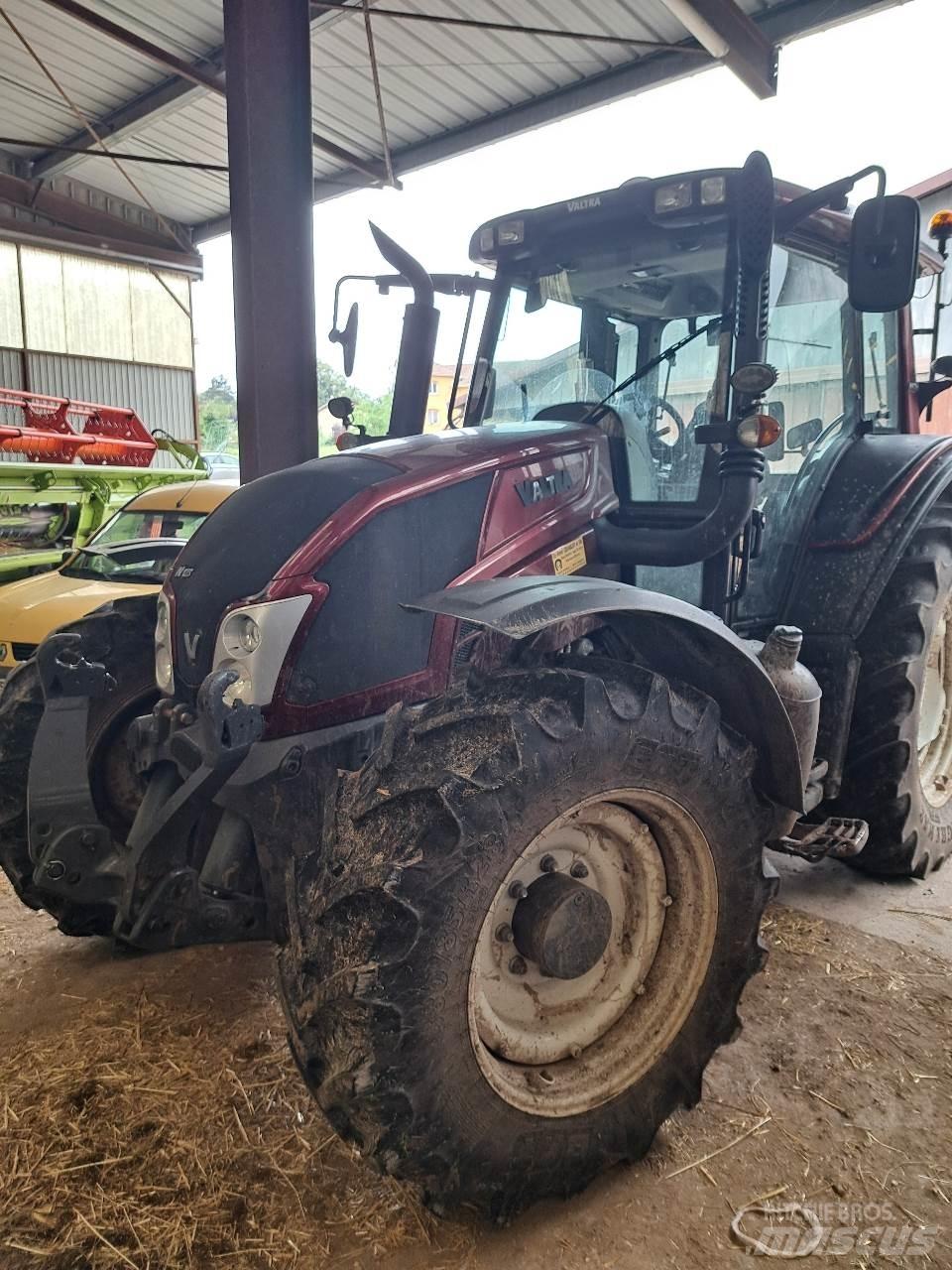 Valtra N123 Traktori