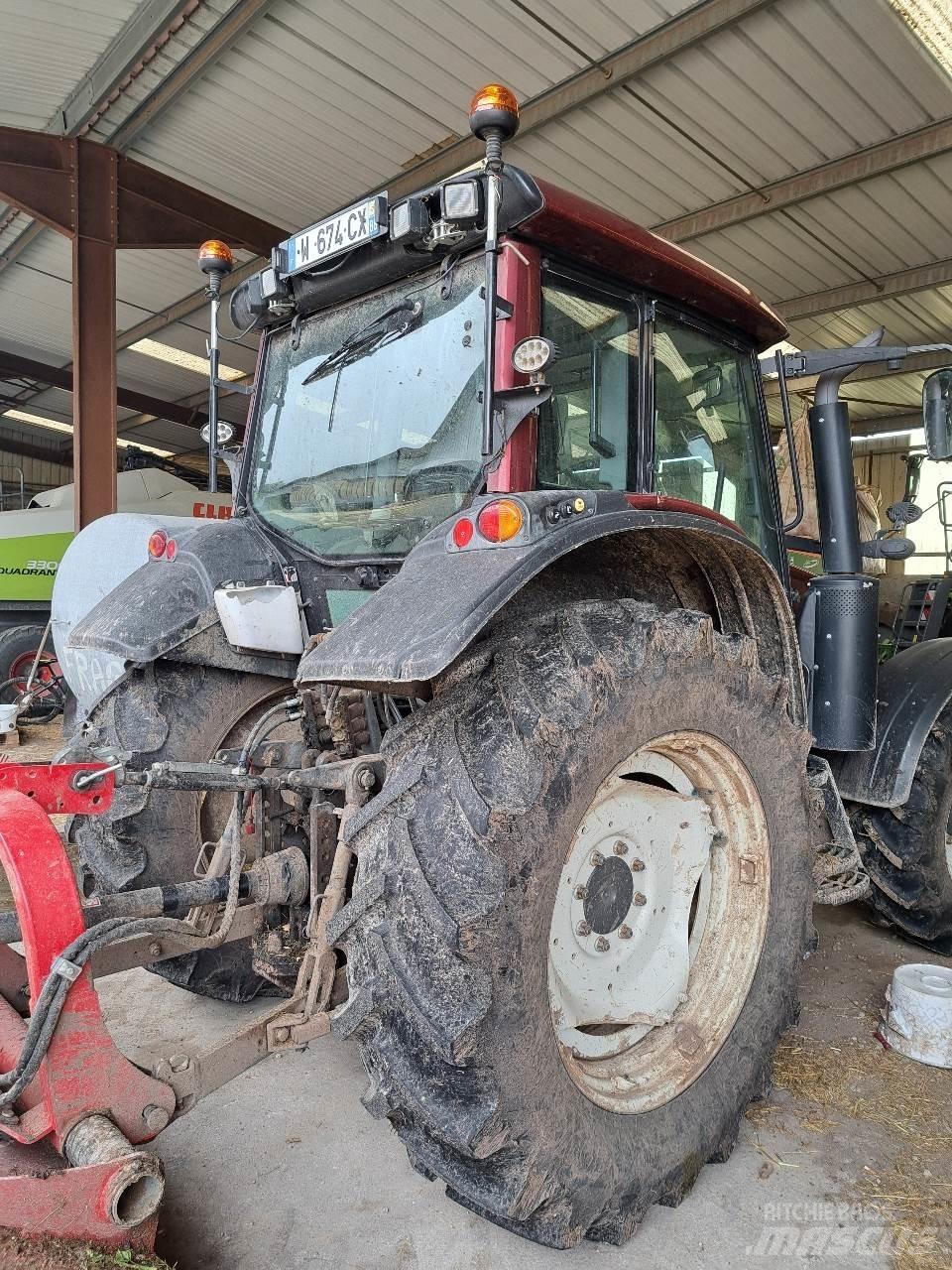 Valtra N123 Traktori
