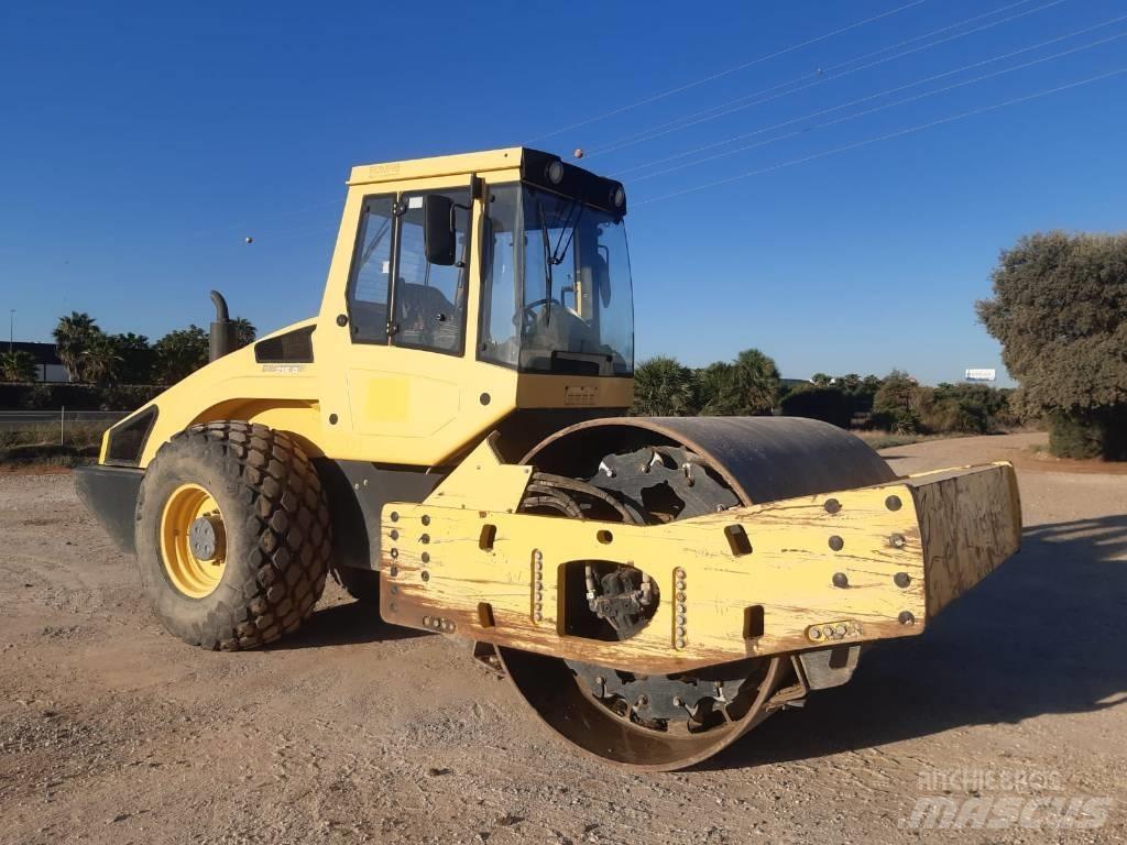 Bomag BW 216 D-4 Nabijači zemlje