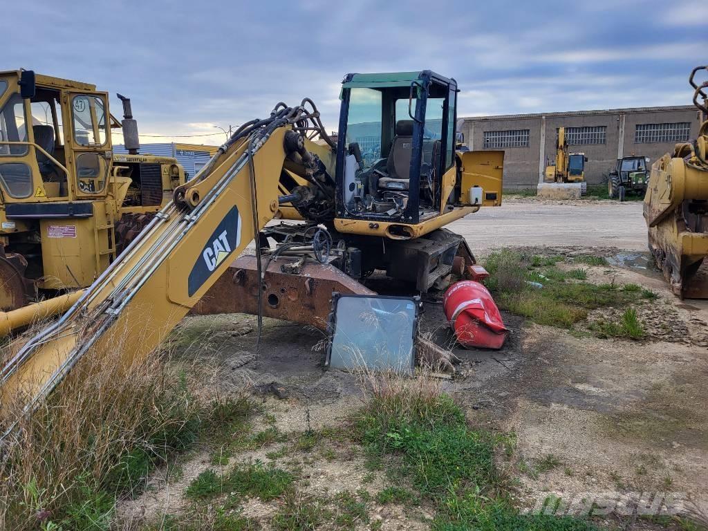 CAT M 318 D Bageri točkaši