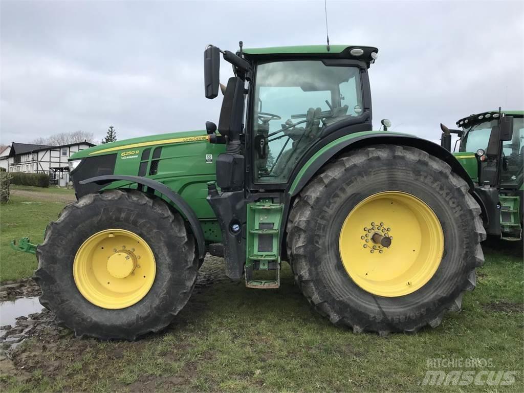 John Deere 6250R Traktori