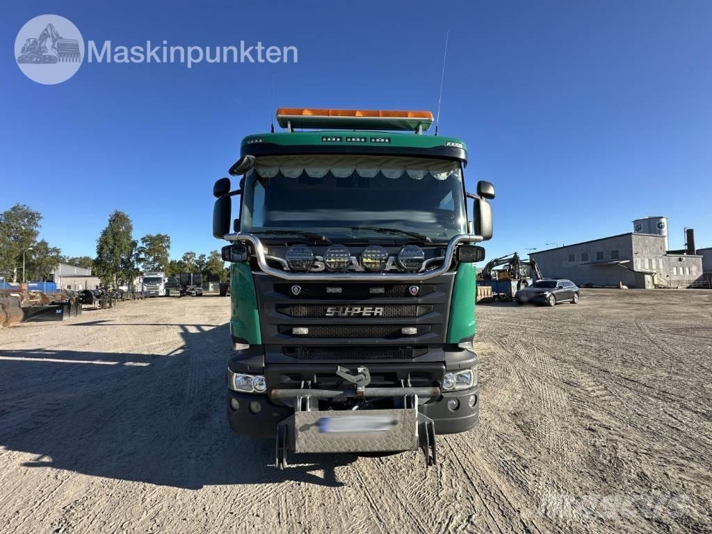 Scania R 580 LB Rol kiper kamioni sa kukom za podizanje tereta