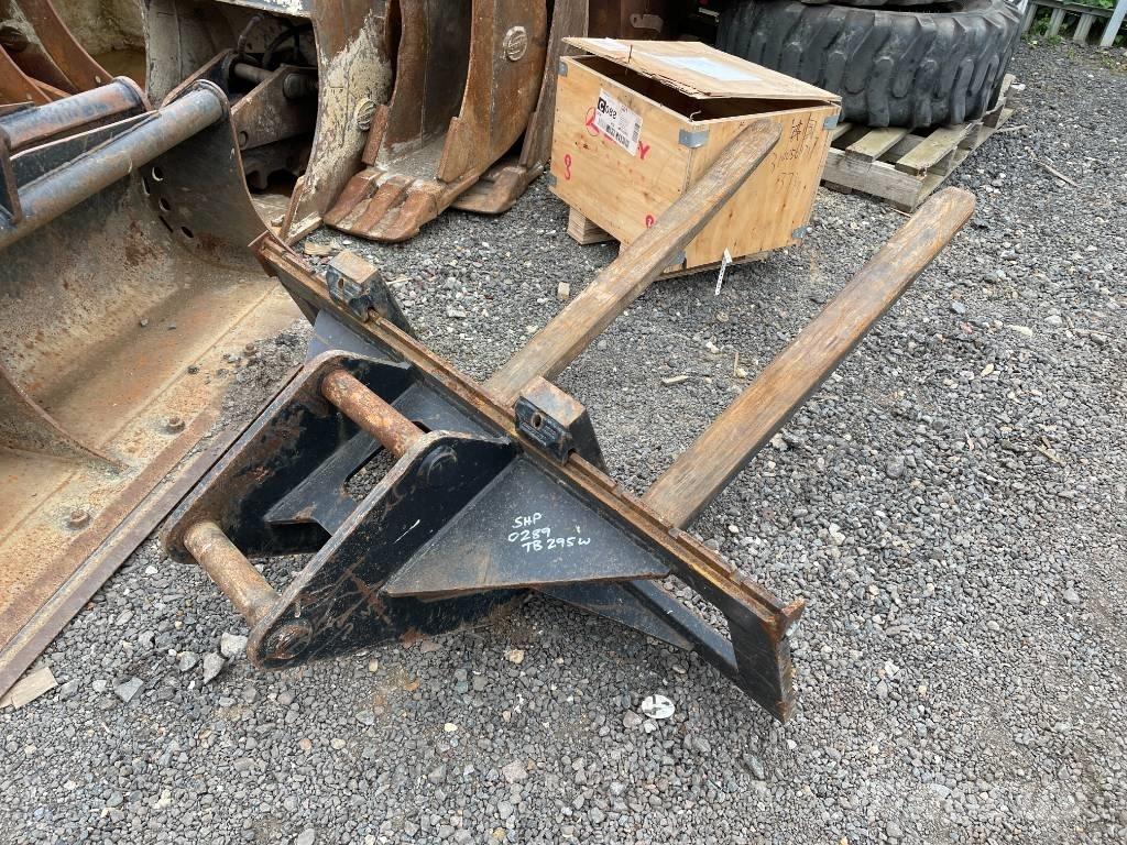 Takeuchi TB 295 W Bageri točkaši