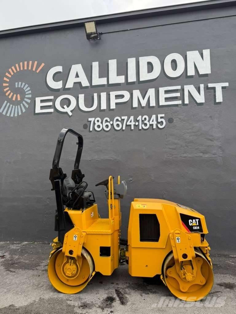 CAT CB 24 Valjci sa duplim bubnjem