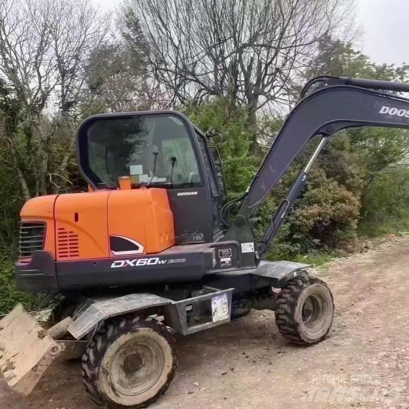 Doosan dx60w Bageri točkaši