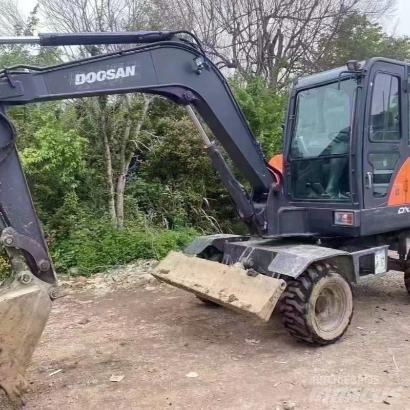 Doosan dx60w Bageri točkaši