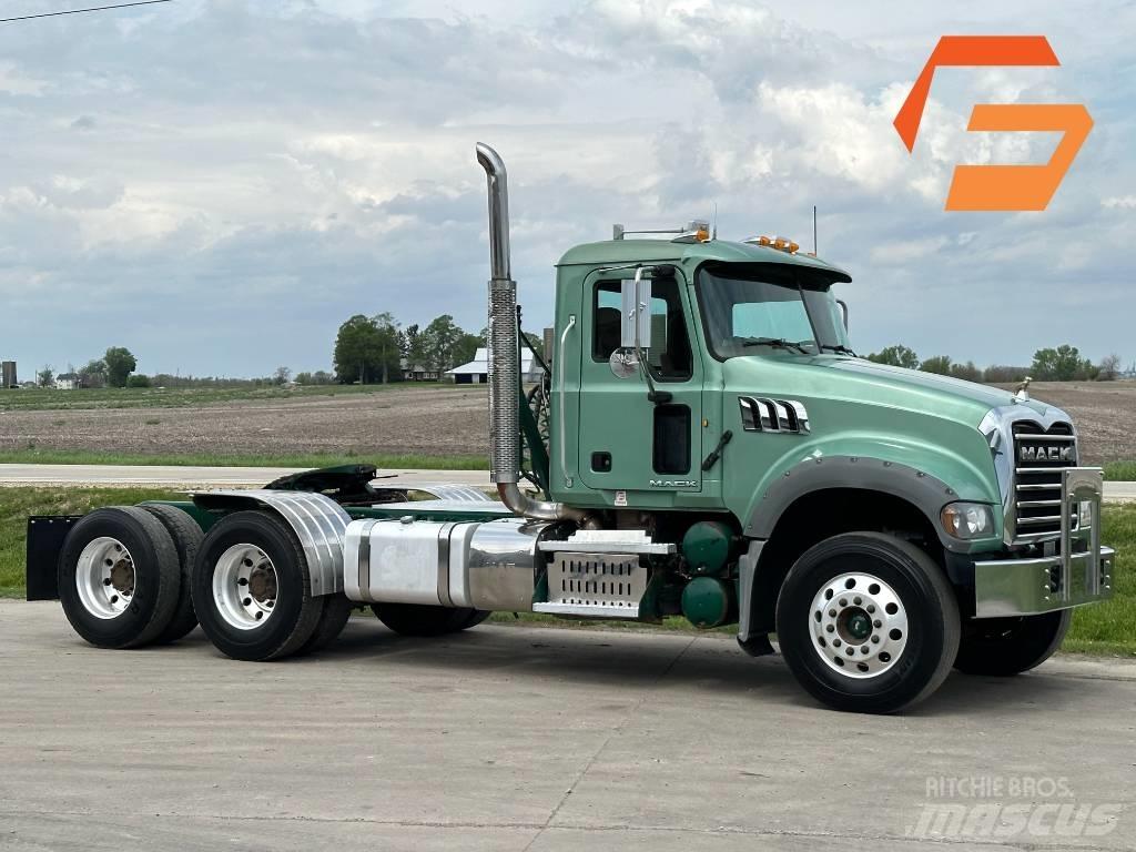Mack GU713 Tegljači