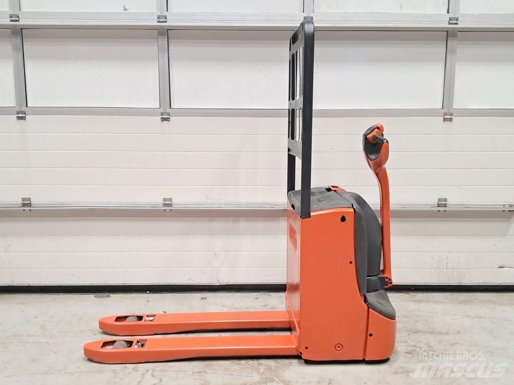 Linde T16 Nisko podizni električni viljuškar