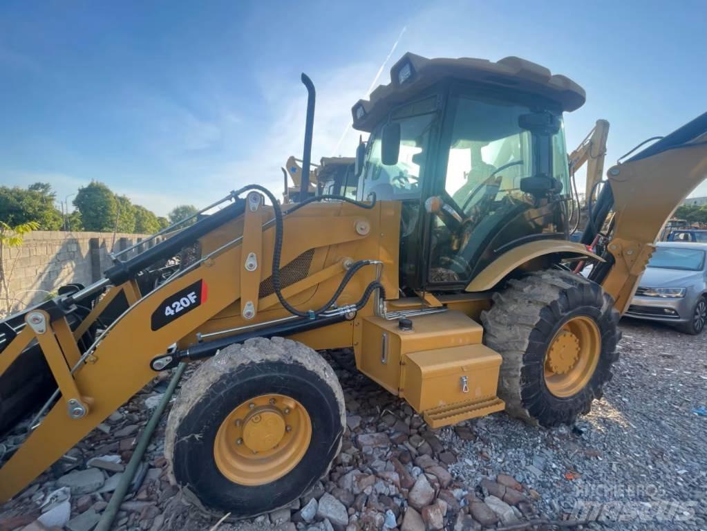 CAT 420f Rovokopači