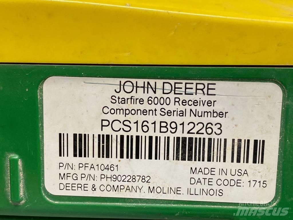 John Deere 6215 R Traktori