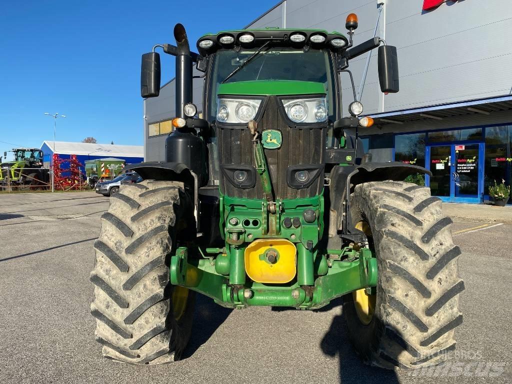 John Deere 6215 R Traktori