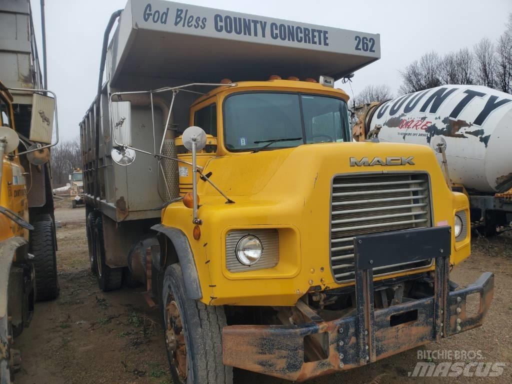 Mack DM690SX Kiperi kamioni