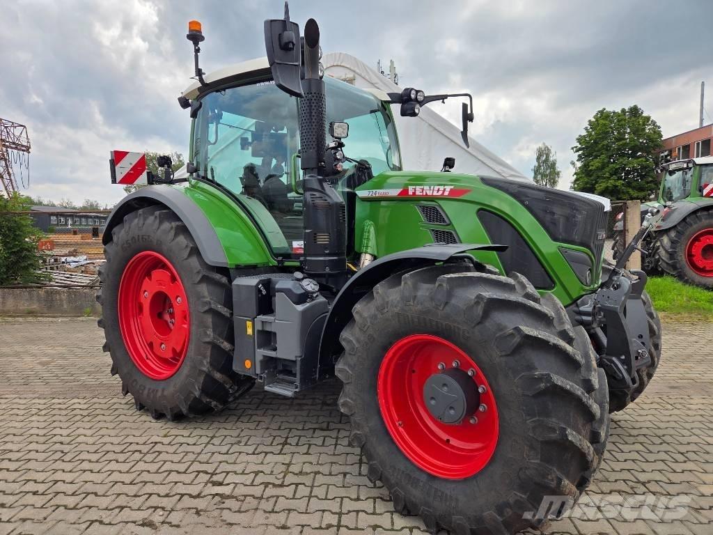 Fendt 724 Vario Traktori