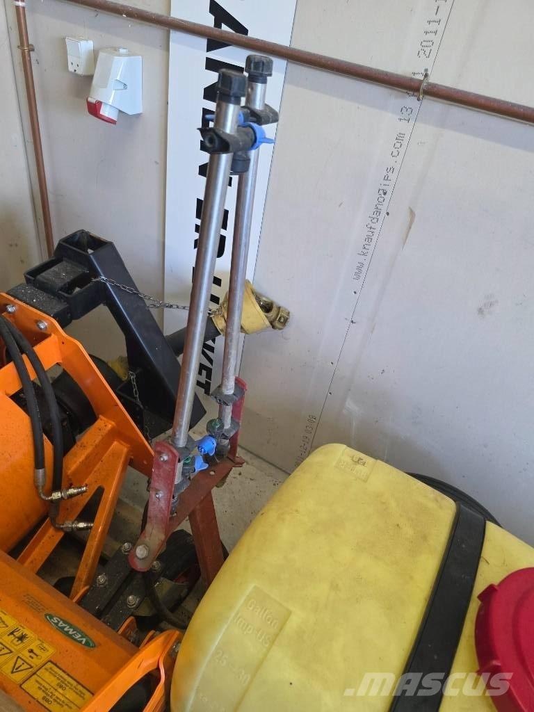 John Deere 855 Manji traktori