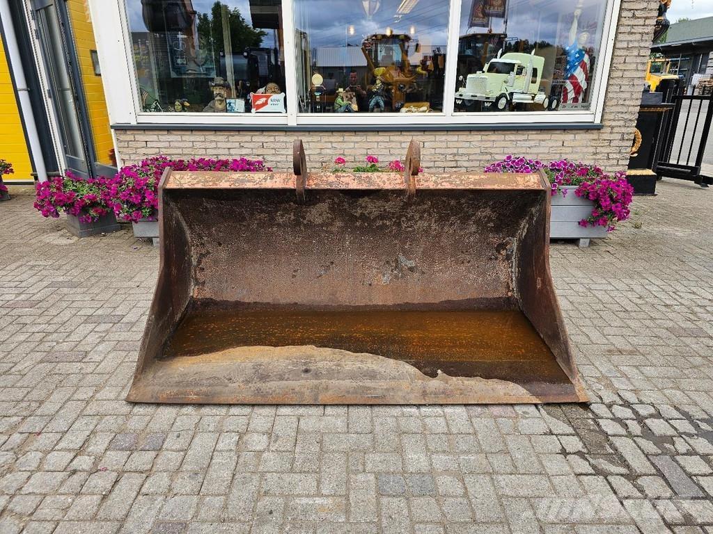  Onbekend Slotenbak Kašike / Korpe