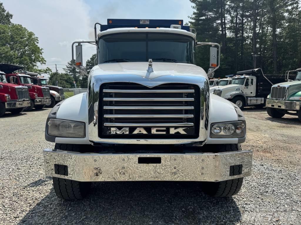 Mack Granite GU 713 Kiperi kamioni