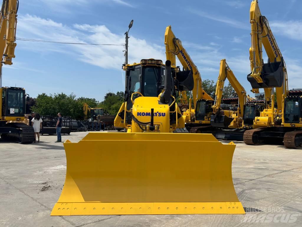 Komatsu D61EX-24E0 Buldožeri guseničari