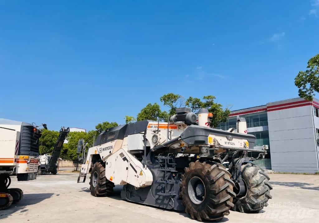 Wirtgen WR 240 Mašine za reciklažu asfalta