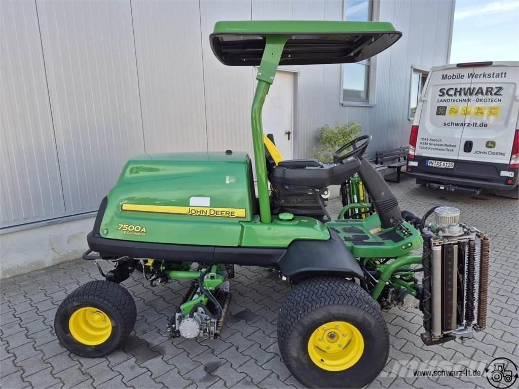 John Deere 7500A Kola za golf