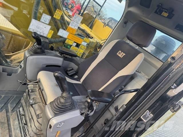 CAT 323 EL Bageri guseničari