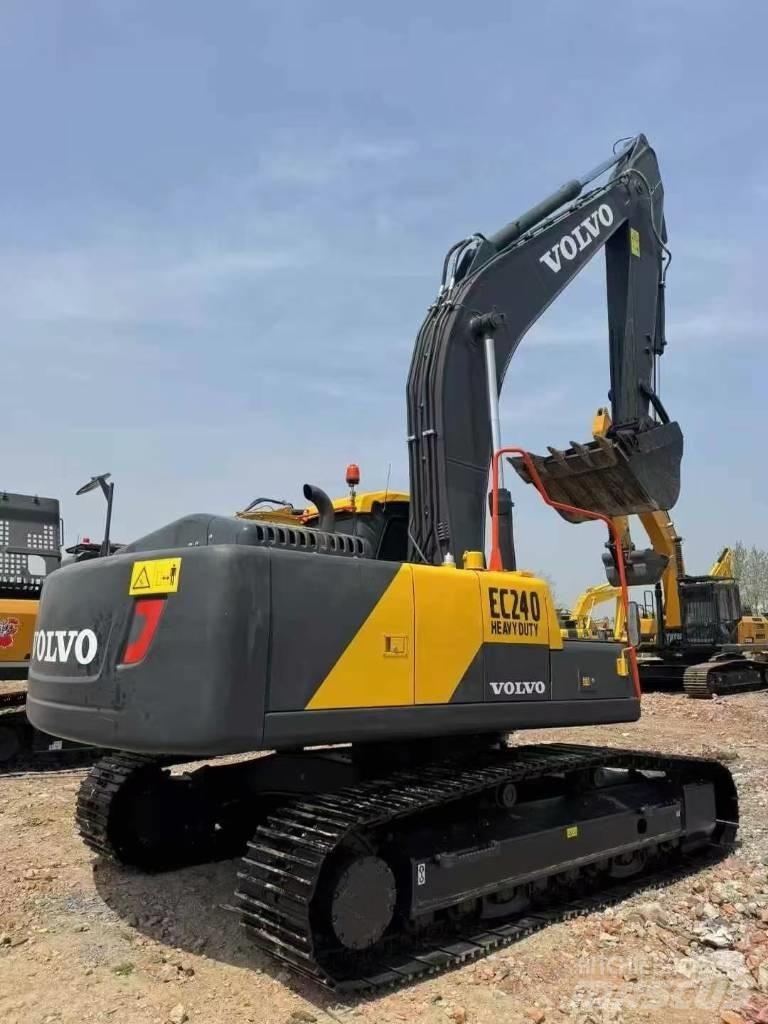 Volvo EC 240 Bageri guseničari