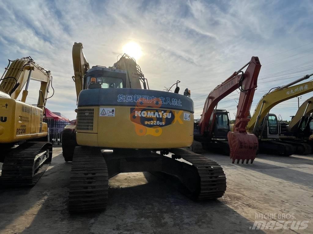 Komatsu PC 228 US Bageri guseničari