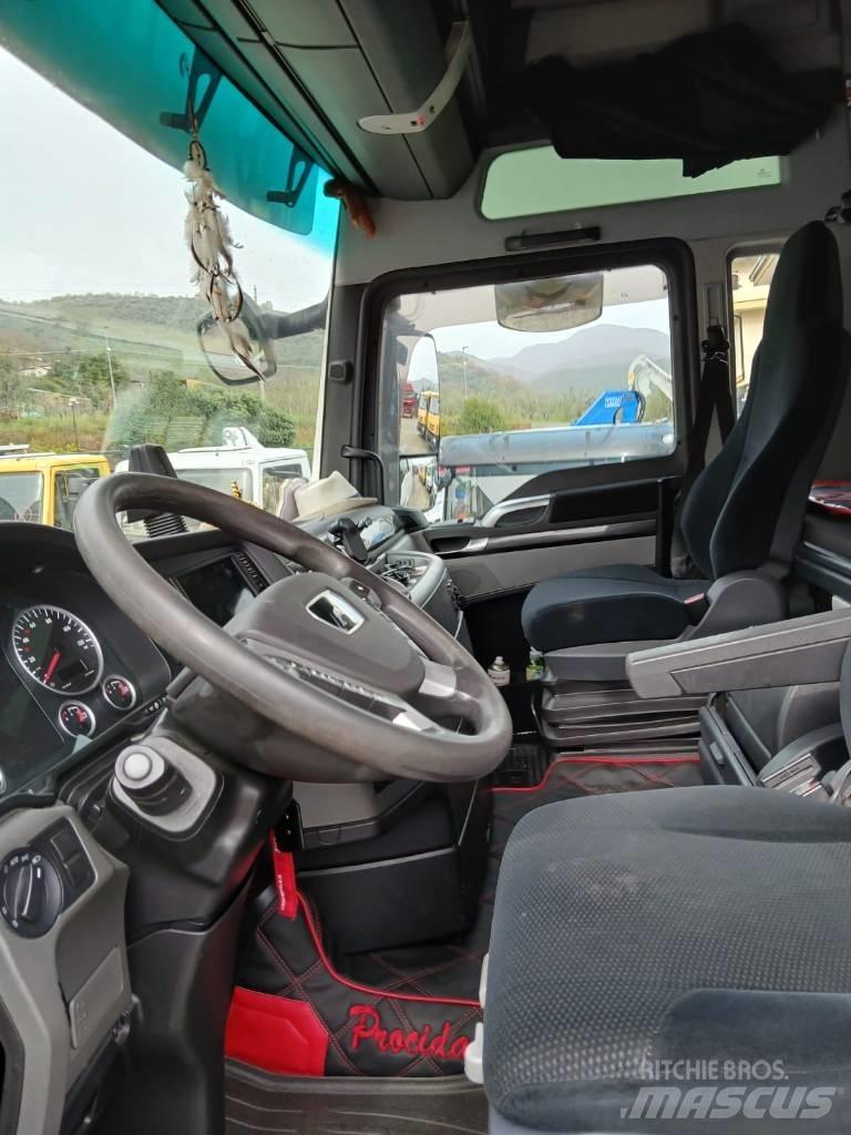 MAN TGX 26.560 Kamioni sa ravan platformom / vitlom