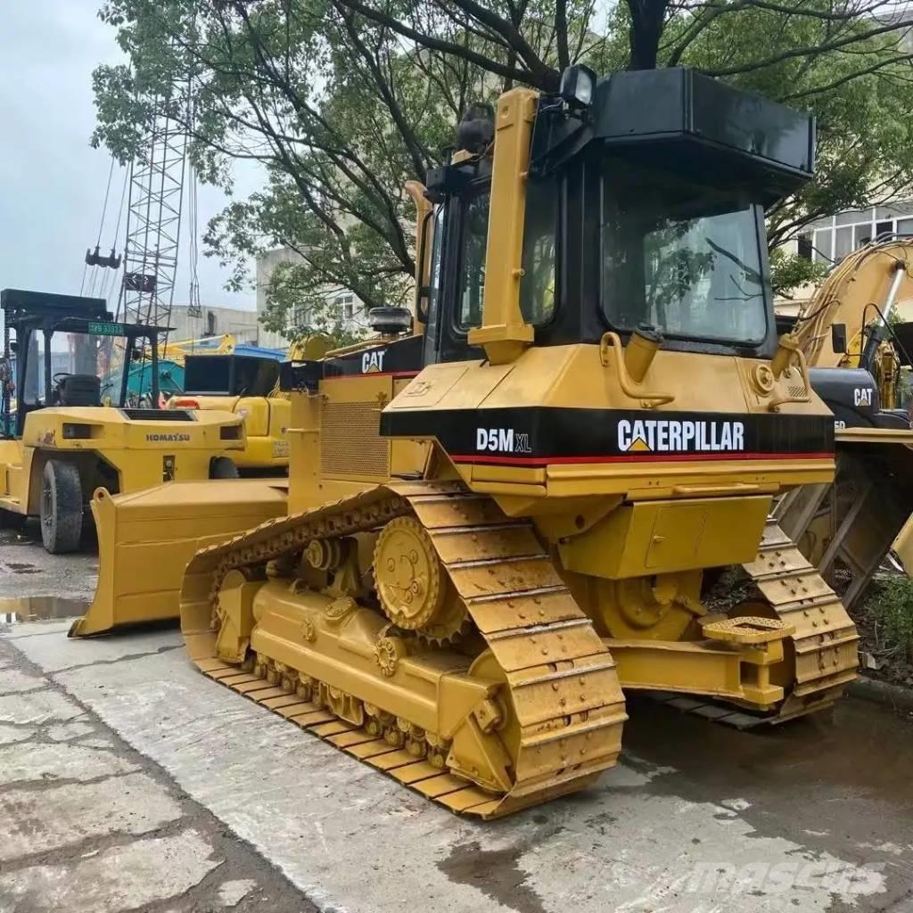 CAT D5M Buldožeri guseničari