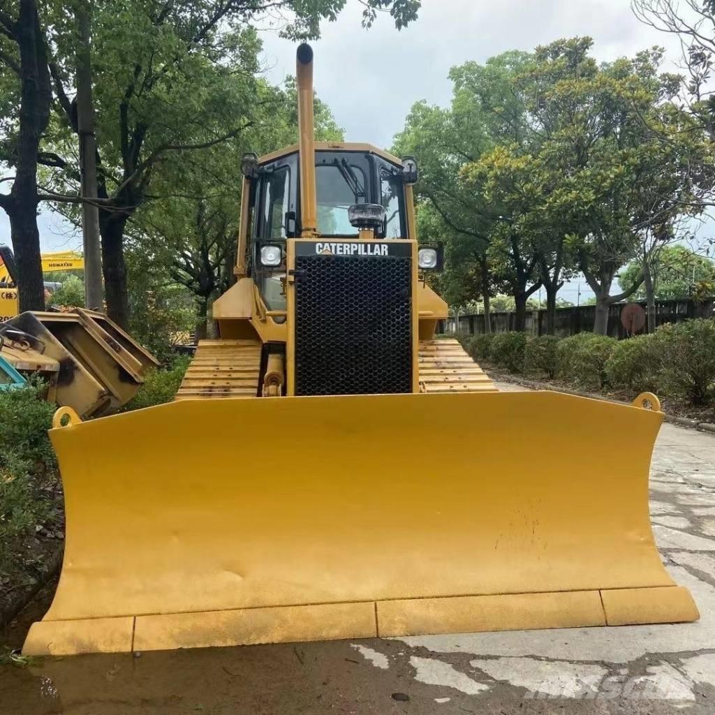 CAT D5M Buldožeri guseničari