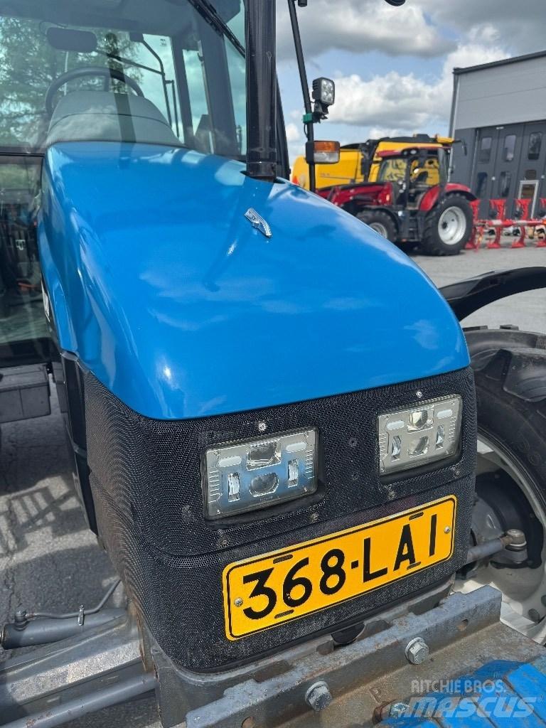New Holland 5635 Traktori