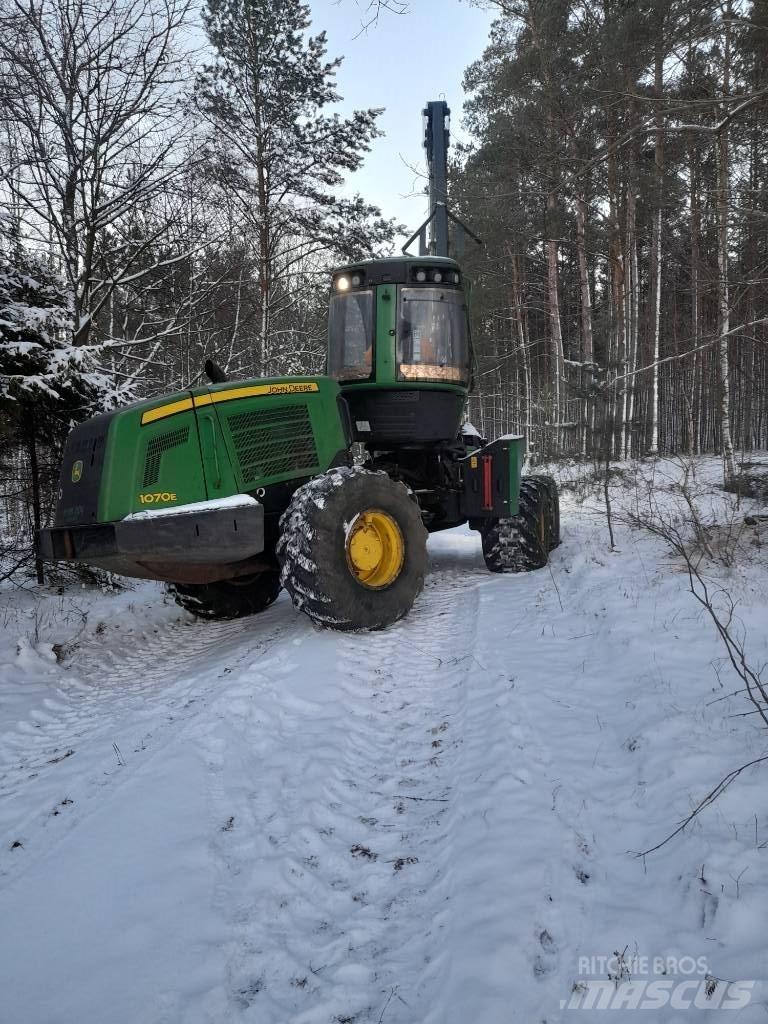 John Deere 1070 E Harversteri