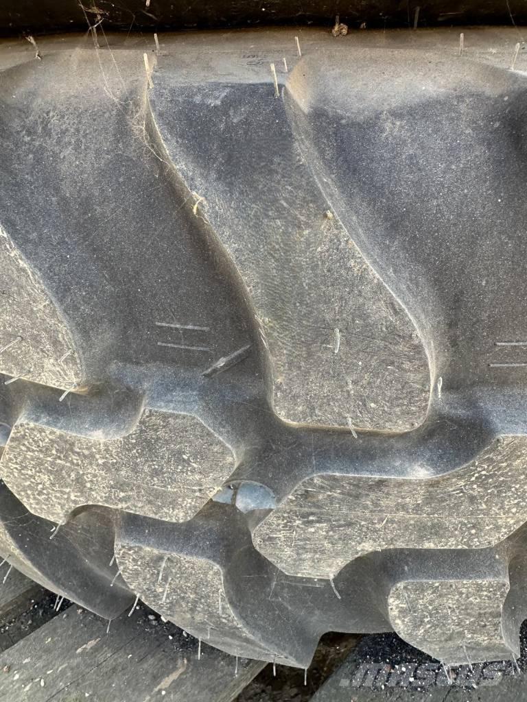 Dunlop 405/70R20 Gume, točkovi i felne