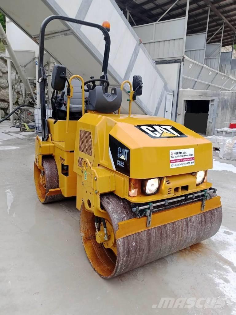 CAT CB 32 Valjci sa duplim bubnjem