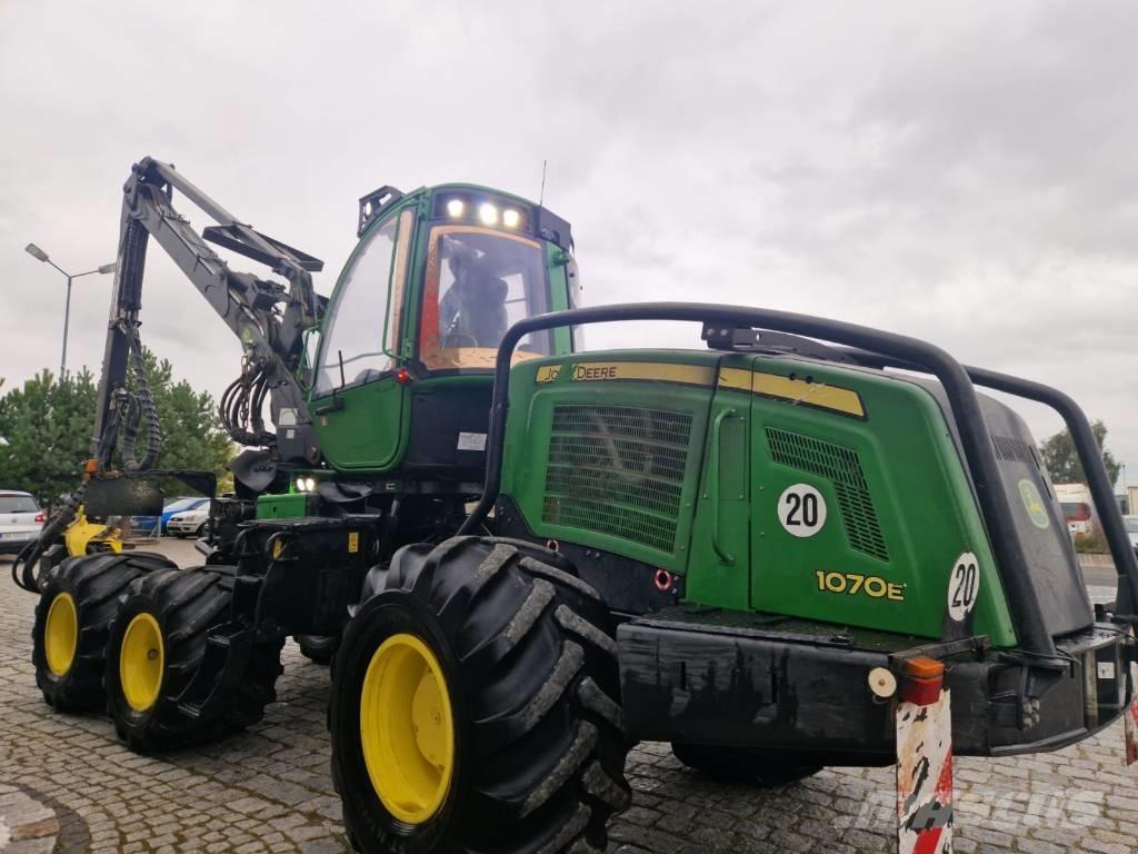 John Deere 1070 E Harversteri