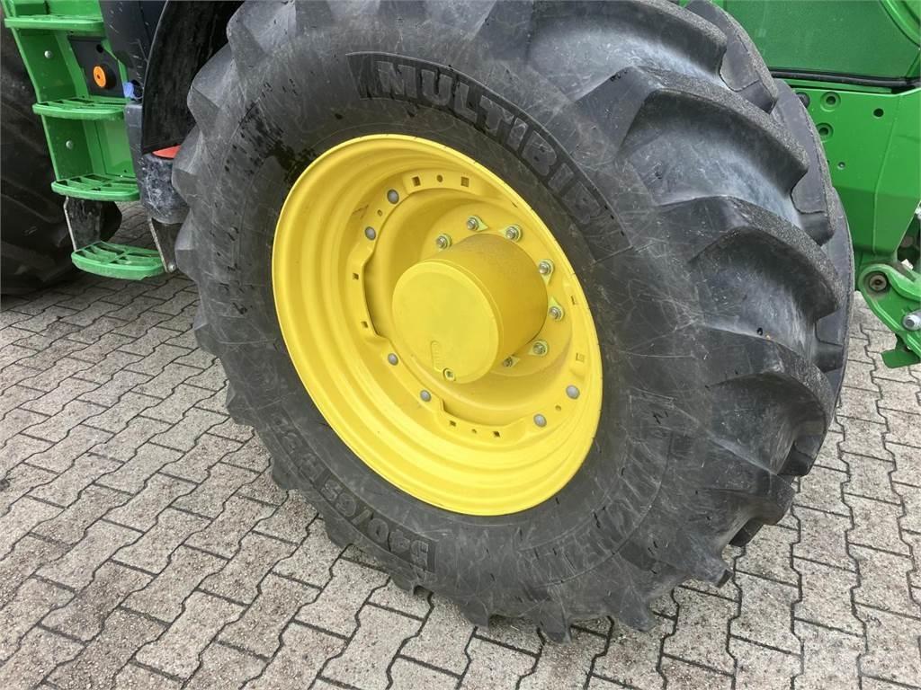 John Deere 6R 215 Traktori