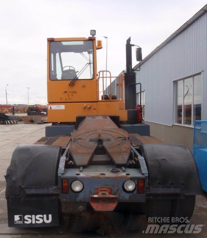 Sisu TRX 242 Terminalni tegljači
