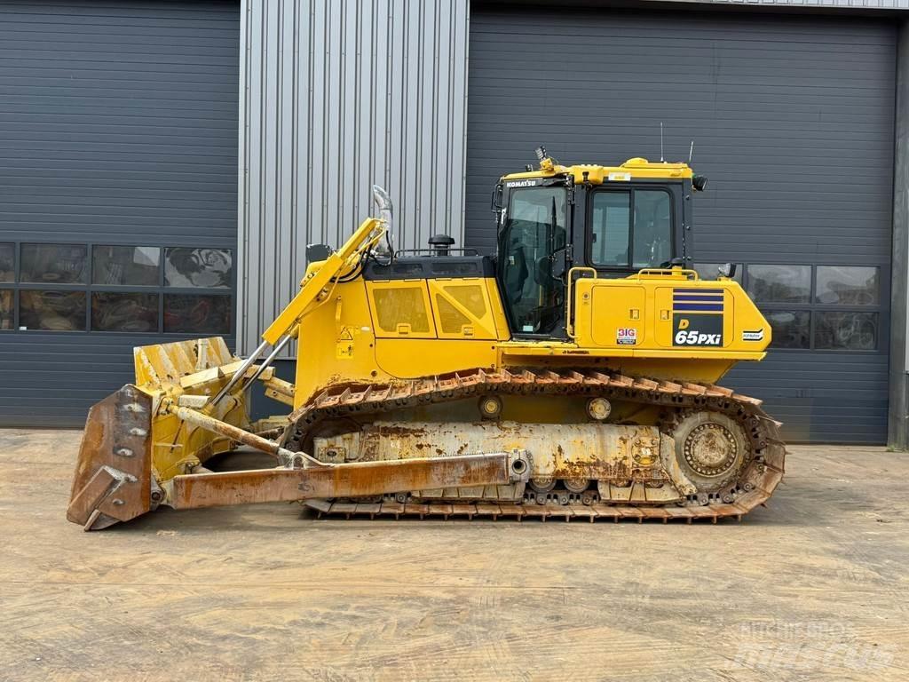 Komatsu D65PXi-18 Buldožeri guseničari
