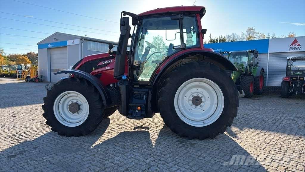 Valtra N134 0 Traktori