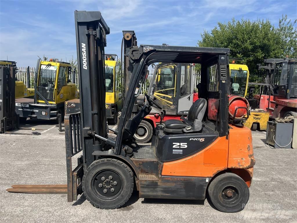 Doosan G25E-5 Plinski viljuškari